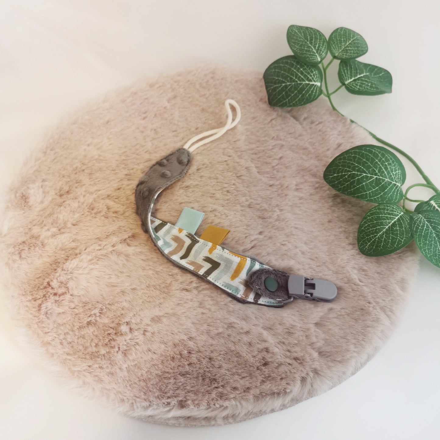 Attache tétine triangle vert